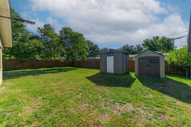 1818 Hillcrest Drive, Irving, TX 75062