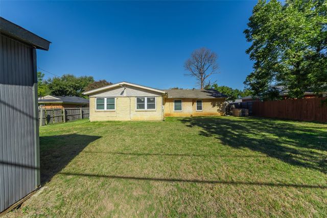 1818 Hillcrest Drive, Irving, TX 75062