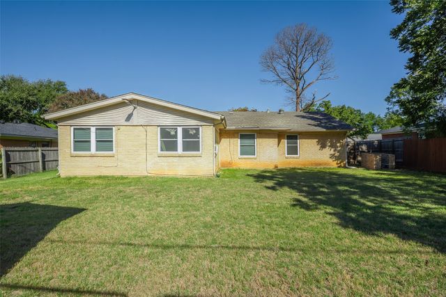 1818 Hillcrest Drive, Irving, TX 75062