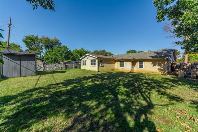 1818 Hillcrest Drive, Irving, TX 75062