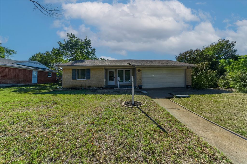 1818 Hillcrest Drive, Irving, TX 75062