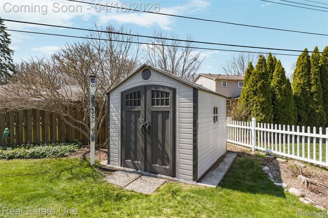 25202 Anchorage Street, Harrison Charter Township, MI 48045