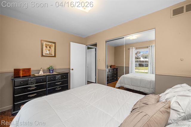 25202 Anchorage Street, Harrison Charter Township, MI 48045