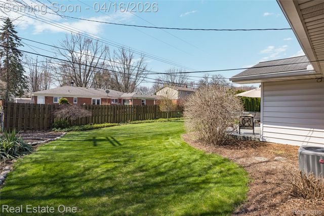 25202 Anchorage Street, Harrison Charter Township, MI 48045