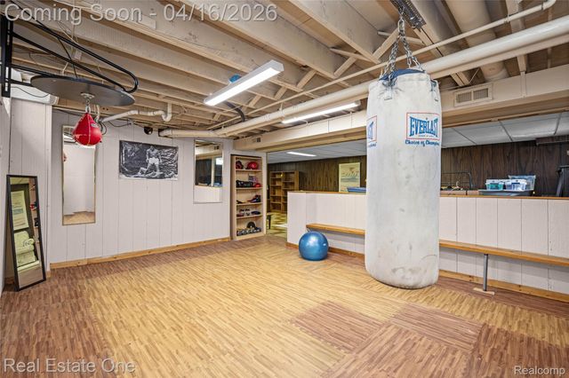 25202 Anchorage Street, Harrison Charter Township, MI 48045