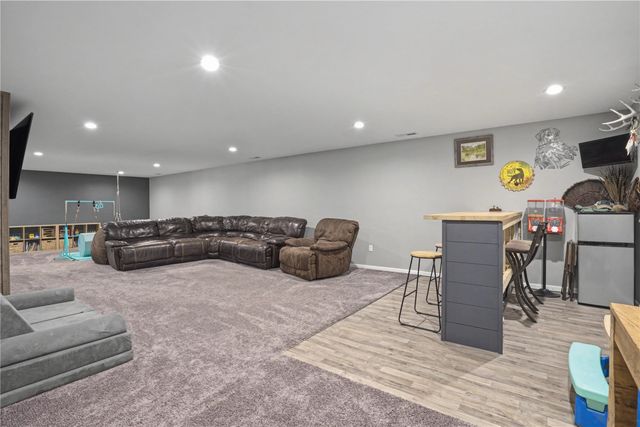 111 Blue Jay Avenue, Vinton, IA 52349