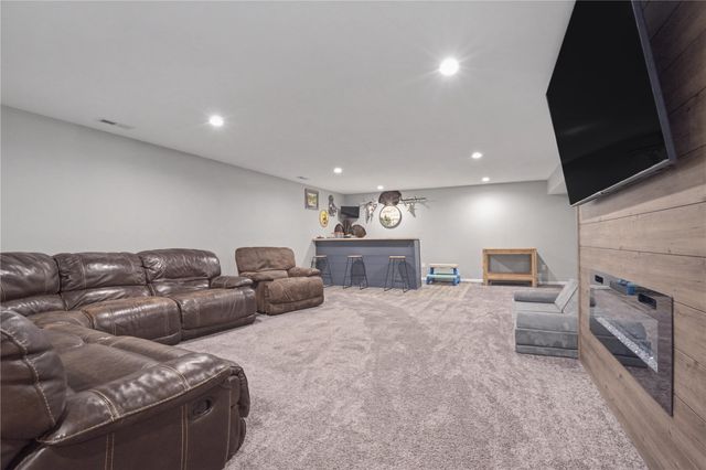 111 Blue Jay Avenue, Vinton, IA 52349