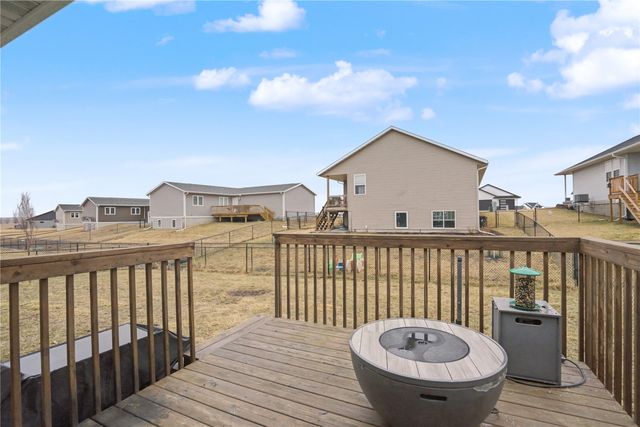 111 Blue Jay Avenue, Vinton, IA 52349