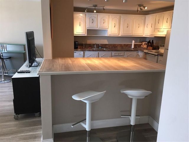 1800 COLLINS AV 9A, Miami Beach, FL 33139