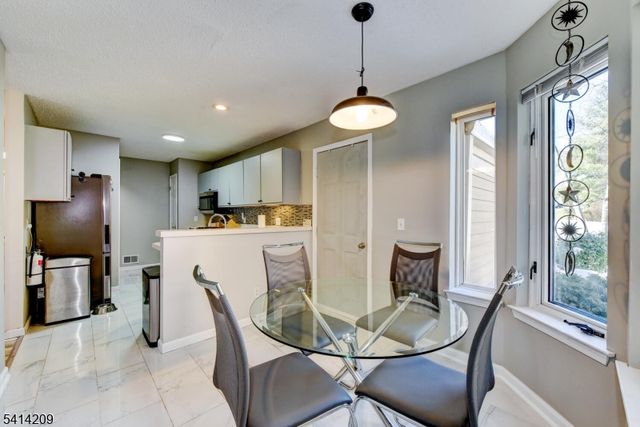 5 Sugar Maple Ln, Hardyston Twp., NJ 07419