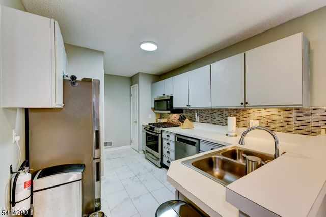 5 Sugar Maple Ln, Hardyston Twp., NJ 07419