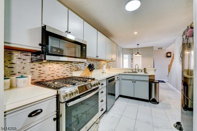 5 Sugar Maple Ln, Hardyston Twp., NJ 07419