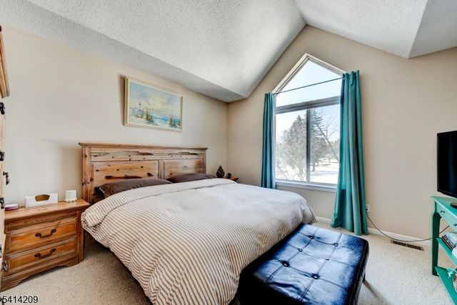 5 Sugar Maple Ln, Hardyston Twp., NJ 07419