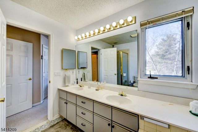 5 Sugar Maple Ln, Hardyston Twp., NJ 07419