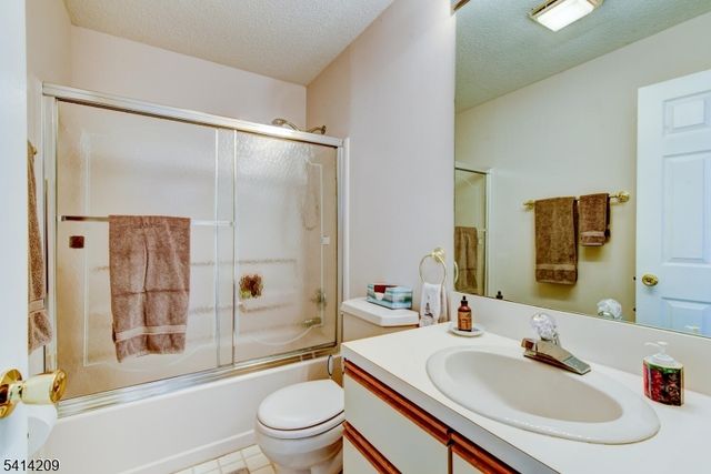 5 Sugar Maple Ln, Hardyston Twp., NJ 07419