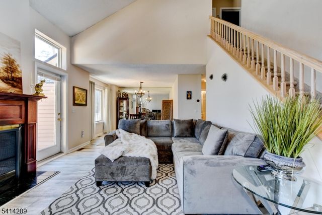 5 Sugar Maple Ln, Hardyston Twp., NJ 07419