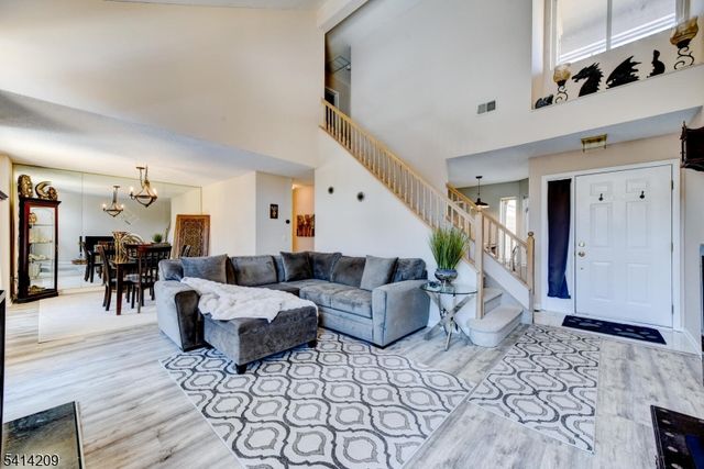 5 Sugar Maple Ln, Hardyston Twp., NJ 07419