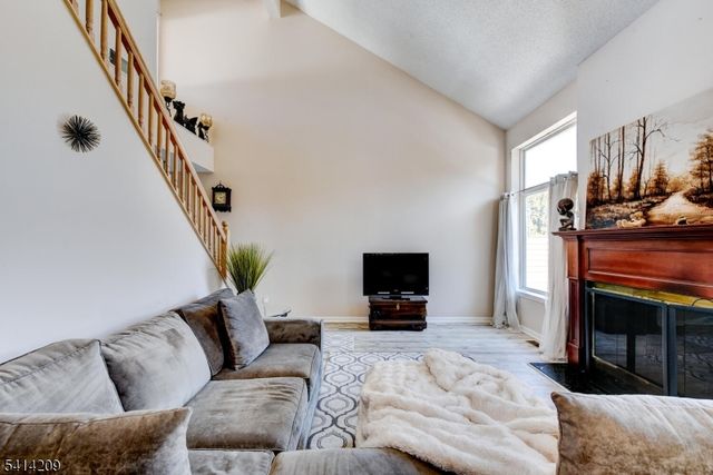 5 Sugar Maple Ln, Hardyston Twp., NJ 07419