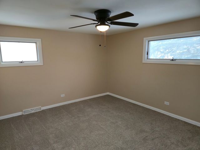 14927 Kenton Avenue, Midlothian, IL 60445