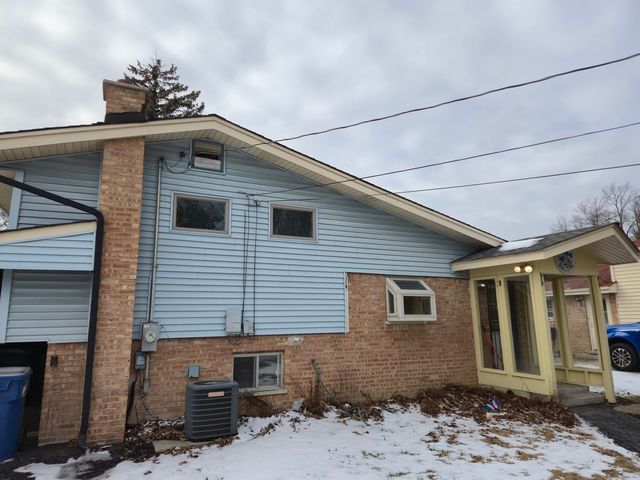 14927 Kenton Avenue, Midlothian, IL 60445