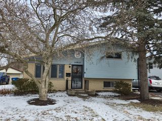 14927 Kenton Avenue, Midlothian, IL 60445