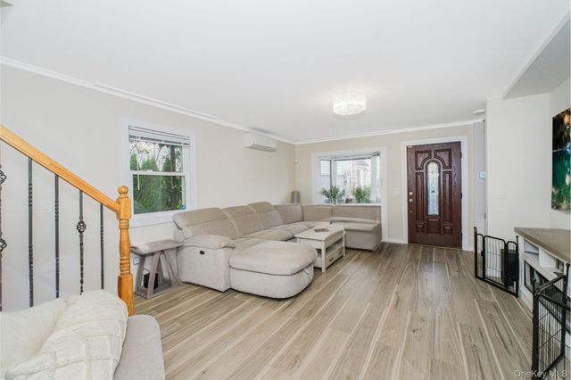 18 Atmore Place, Staten Island, NY 10306