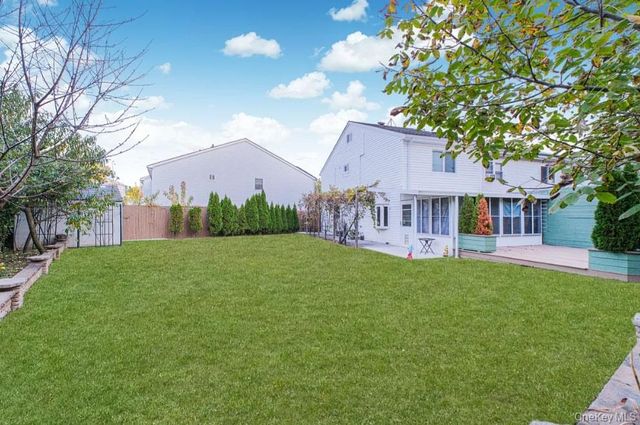 18 Atmore Place, Staten Island, NY 10306