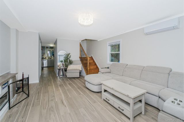 18 Atmore Place, Staten Island, NY 10306