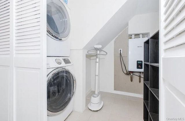 18 Atmore Place, Staten Island, NY 10306