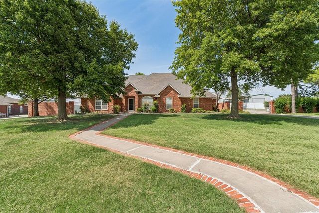 2109 NE 14th Street, Moore, OK 73160