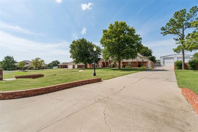 2109 NE 14th Street, Moore, OK 73160