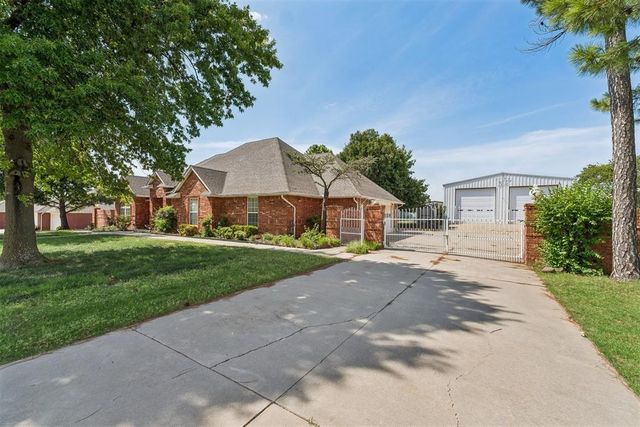 2109 NE 14th Street, Moore, OK 73160