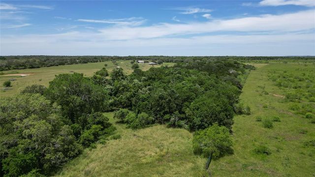 4207 County Road 444, Waelder, TX 78959