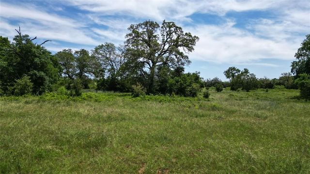 4207 County Road 444, Waelder, TX 78959