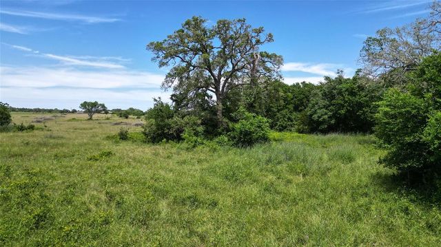 4207 County Road 444, Waelder, TX 78959