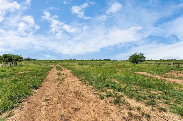 4207 County Road 444, Waelder, TX 78959