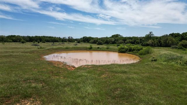 4207 County Road 444, Waelder, TX 78959