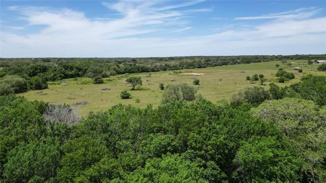4207 County Road 444, Waelder, TX 78959
