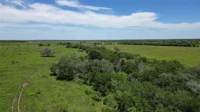 4207 County Road 444, Waelder, TX 78959