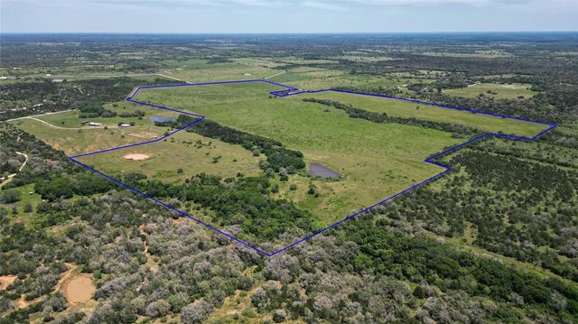 4207 County Road 444, Waelder, TX 78959