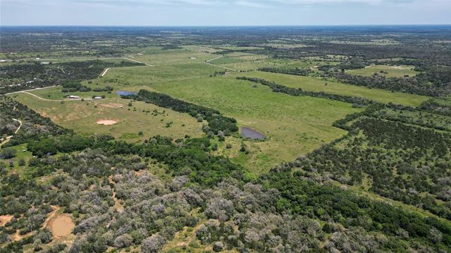 4207 County Road 444, Waelder, TX 78959