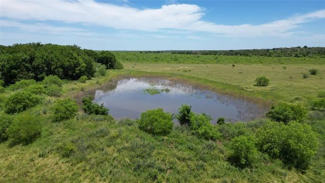 4207 County Road 444, Waelder, TX 78959