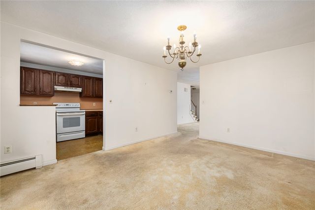 2 Eagle Run, Warwick, RI 02818