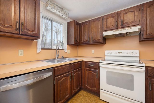 2 Eagle Run, Warwick, RI 02818