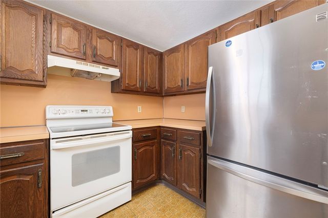 2 Eagle Run, Warwick, RI 02818