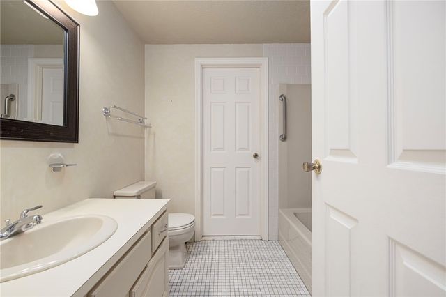 2 Eagle Run, Warwick, RI 02818