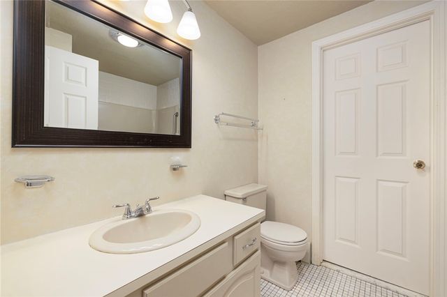 2 Eagle Run, Warwick, RI 02818