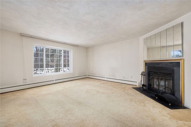 2 Eagle Run, Warwick, RI 02818