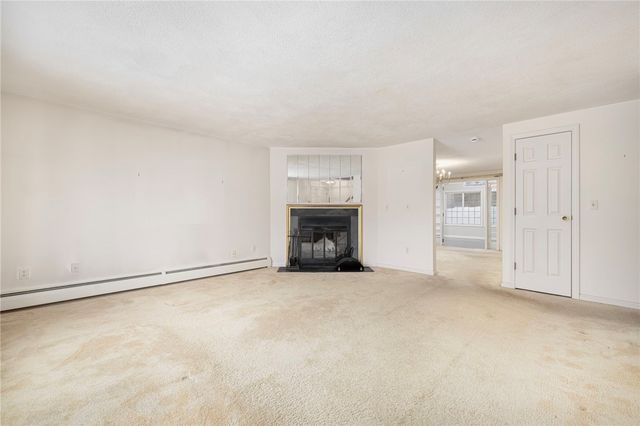 2 Eagle Run, Warwick, RI 02818