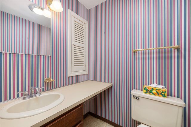 2 Eagle Run, Warwick, RI 02818